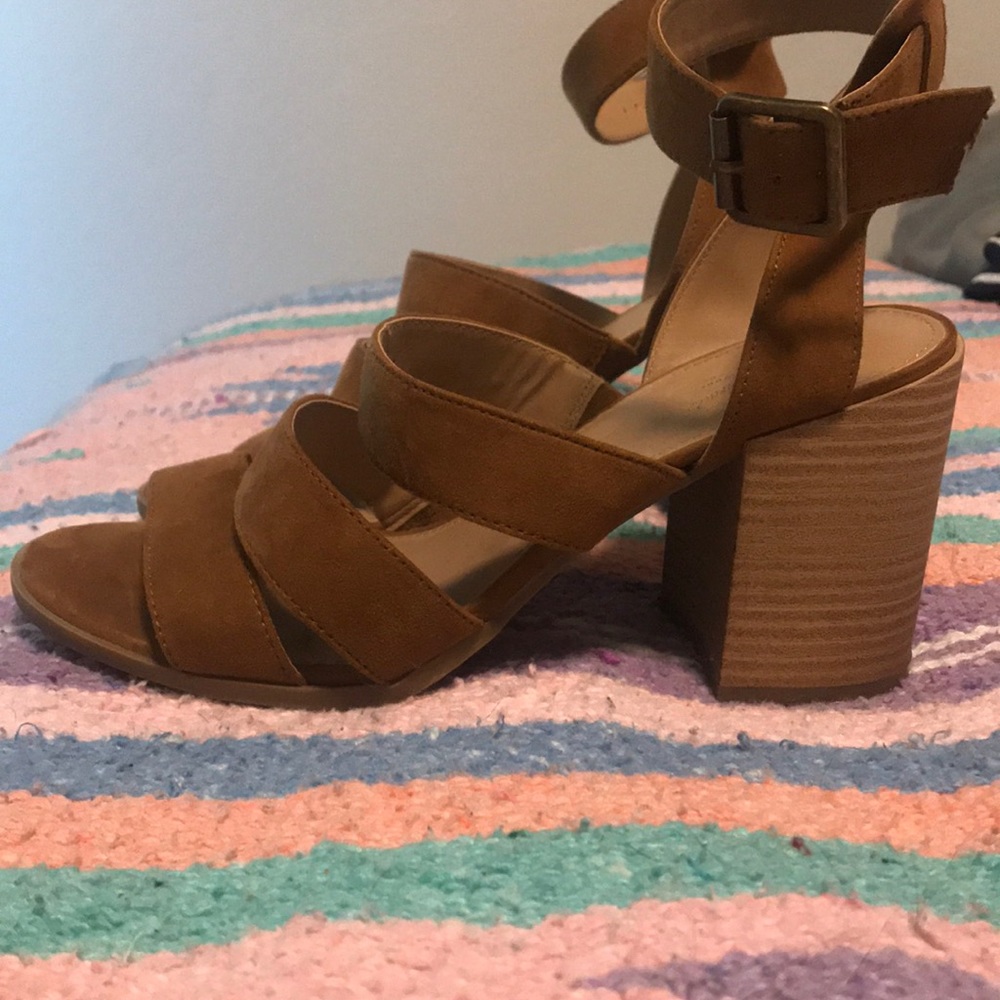 Heels - Picture 2 of 4